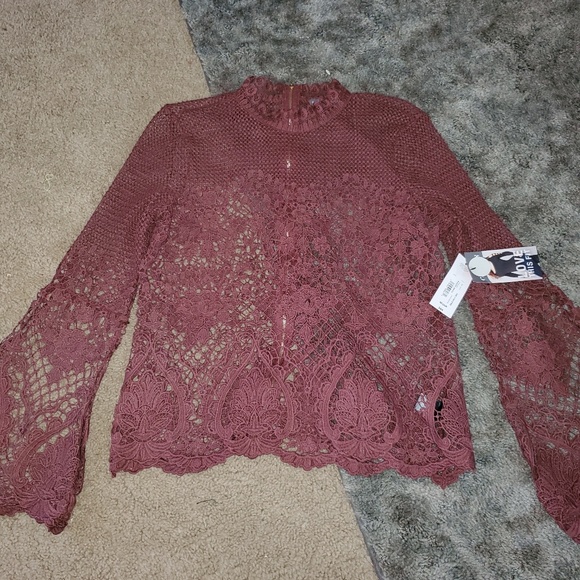 BOLD elements Tops - Nwt gorgeous lace mock neck and bell sleeve